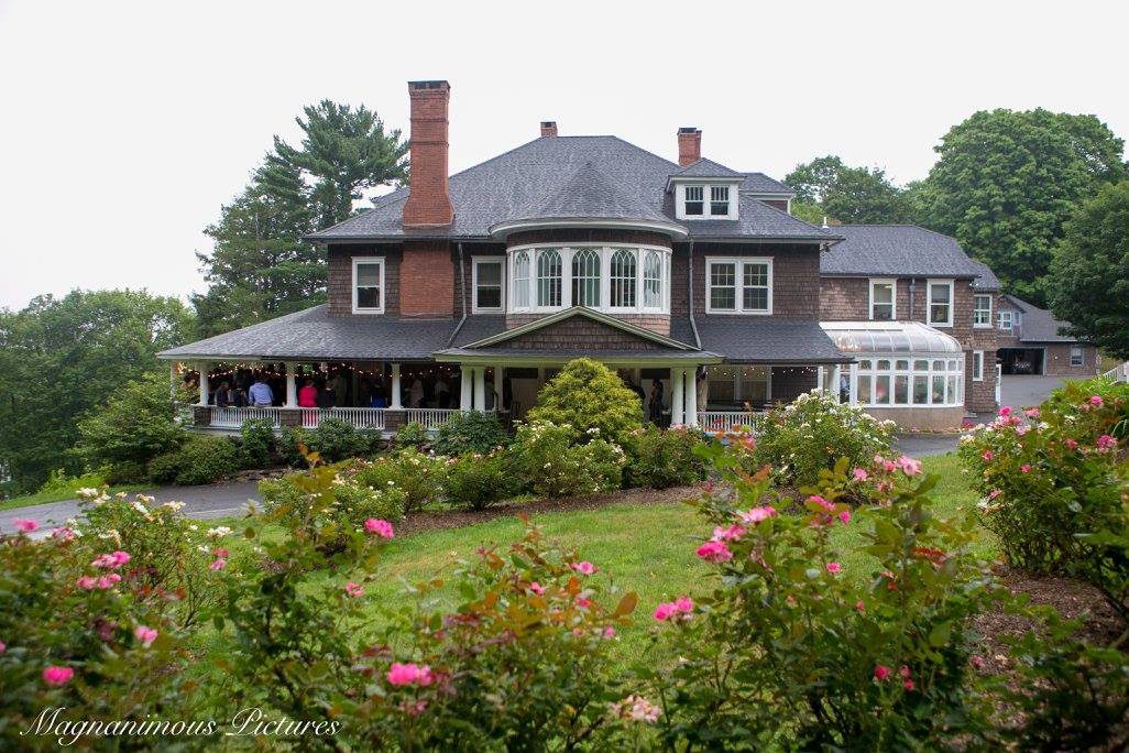 photo of the mansion from the rose gardens