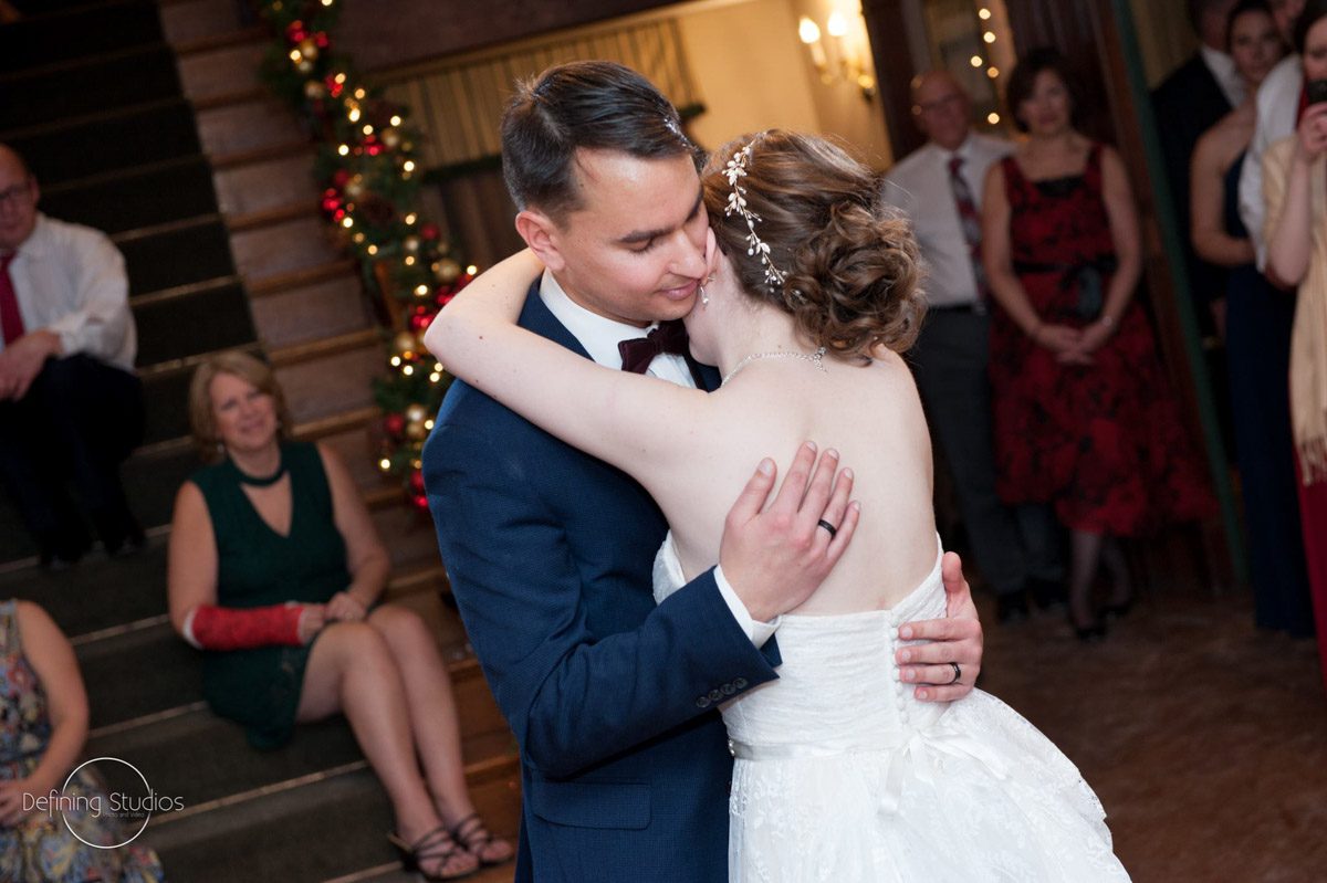 christmas-wedding-first-dance-in-decorated-foyer