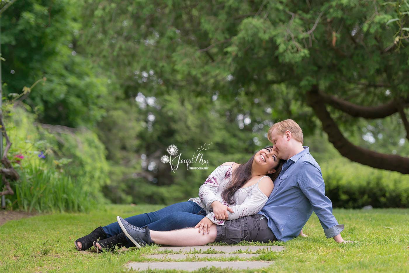 jen-leaning-back-on-paul-in-garden